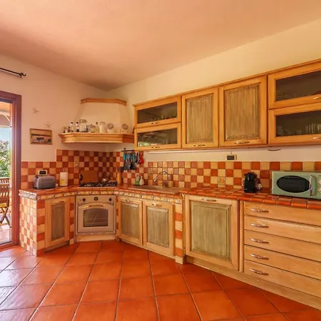 Villa Con Lo Sguardo Su Tavolara *
