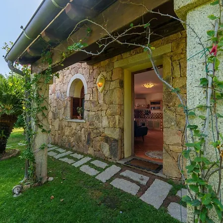 Villa Con Lo Sguardo Su Tavolara *
